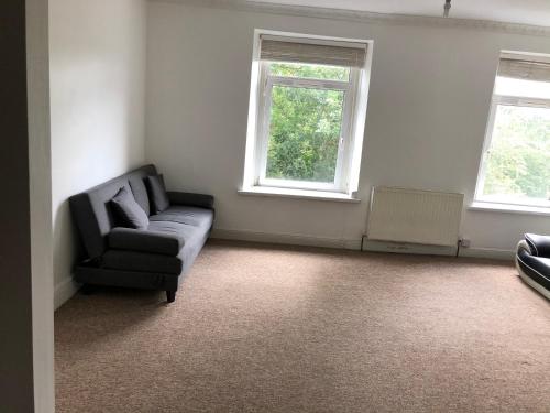 Large maisonette one bedroom nearby station