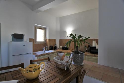 virtuve, Gites Provence et Nature - Ambiance familiale et conviviale en Luberon in Cabrieres-d'Avignon