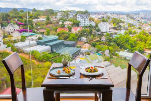 Restaurant, Ex Villa Da Lat - Romantic Valley View in Dalat