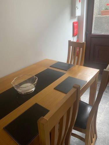 ラン House - Sleeps 4 with Cozy Fireplace 4つ星 シングルルーム レストラン