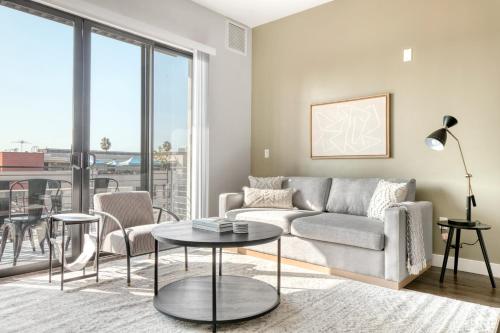 North Hollywood 2br w pool gym prime NoHo LAX-921 in Los Angeles, USA