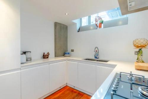 Incredible 2BD Loft by Regents Canal - Haggerston - image 13