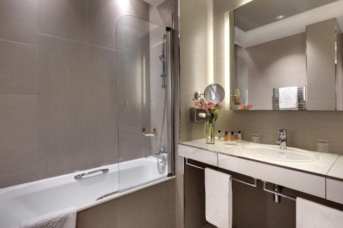 room detail thumbnail 2