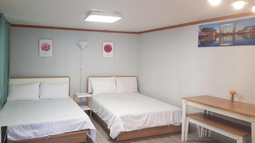 Hangeul Guest House - Tap to explore photos