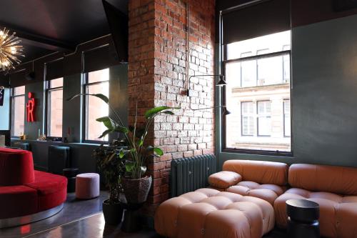 Revolver near Royal Koncertterem