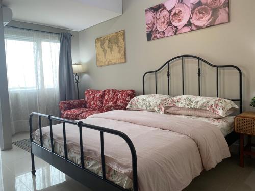 Royal Bed - Royal Sentul Park Apartment