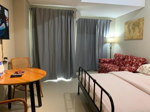 Royal Bed - Royal Sentul Park Apartment