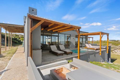 Iekārtas, Romansbaai Moksha on the Sea in Birkenhead