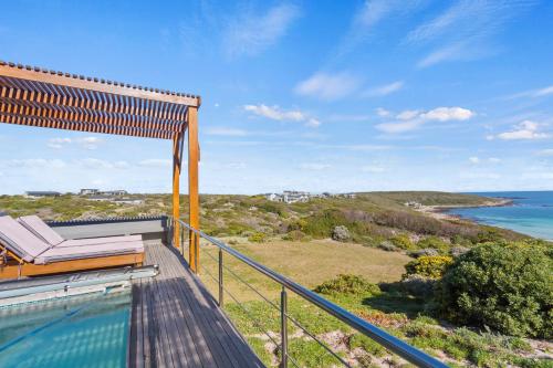 Iekārtas, Romansbaai Moksha on the Sea in Birkenhead