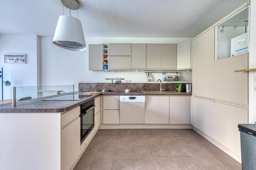 廚房, Le St Gratien - Appartement avec jardin in 塞納河畔埃皮奈