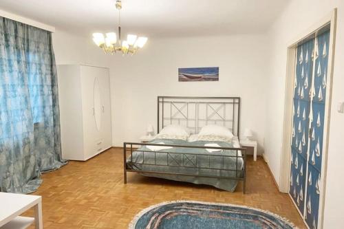  Spacious 3BR Apartment with Balcony and private garage in Wien
