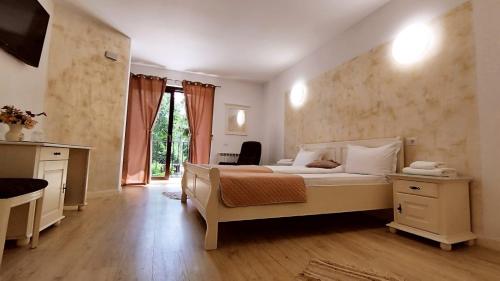 LA RĂSCRUCE DE APE (LA RASCRUCE DE APE) in Сукевіта