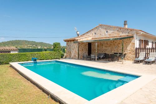 Vacaciones ideales en Villa Fernando con piscina!