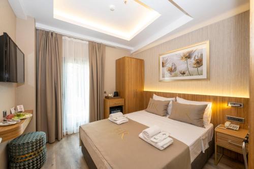 Standard Double Room image 9