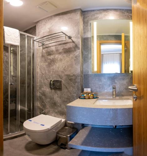 Standard Double Room image 8