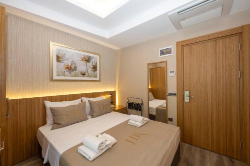 Standard Double Room image 7