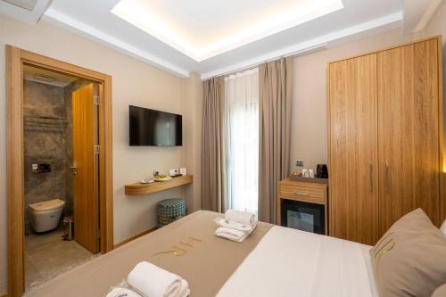 Standard Double Room image 6