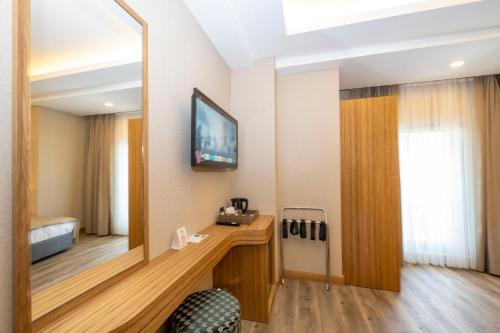 Standard Double Room image 2