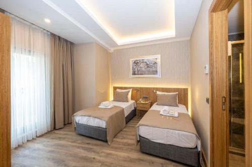 Standard Twin Room image 2