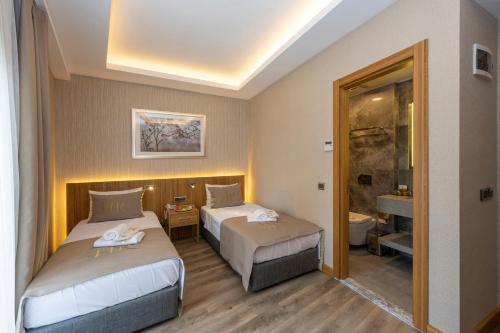 Standard Twin Room image 3