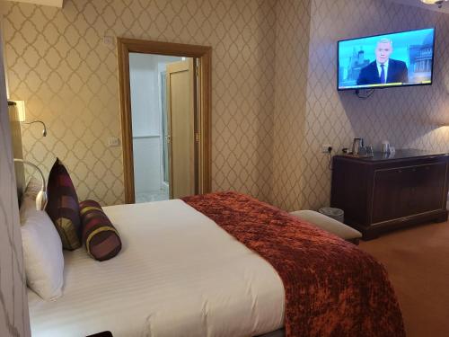 Lawlors Hotel - image 8