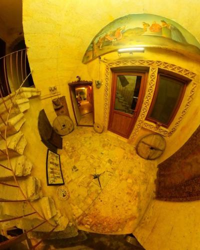 room detail thumbnail 2