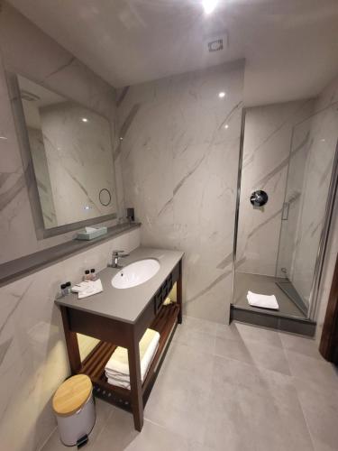 Lawlors Hotel - image 13