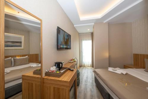 Quadruple Room image 7