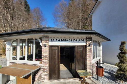 LA RĂSCRUCE DE APE (LA RASCRUCE DE APE) in Сукевіта