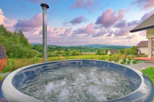 Karstais baseins, ArPioNa dom nad jeziorem z jacuzzi, sauną i placem zabaw (ArPioNa dom nad jeziorem z jacuzzi, sauna i placem zabaw) in Stryszow