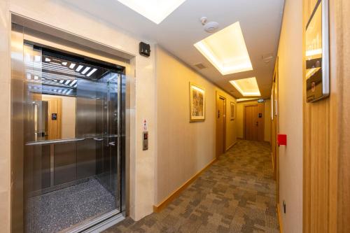 Standard Double Room image 10