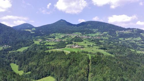 Omgeving, Apartma Povlč (Apartma Povlc) in Poljane Nad Skofjo Loko