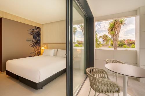 room detail thumbnail 1