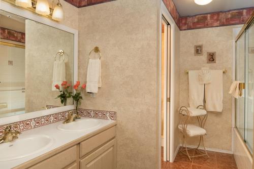 King Room - Ocotillo