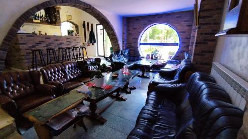 LA RĂSCRUCE DE APE (LA RASCRUCE DE APE) in Сукевіта