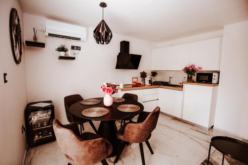 virtuve, Holiday House Sunset Spa in Mali Ban