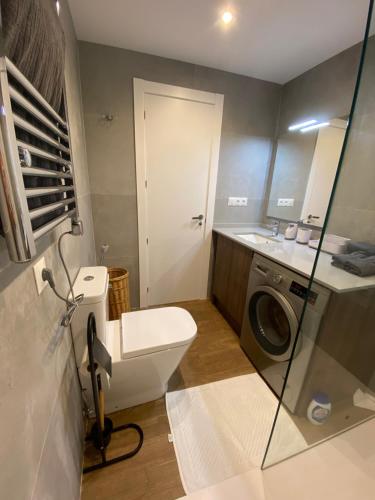 One-Bedroom Apartment image 9