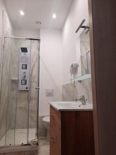 Small Double Room image 2