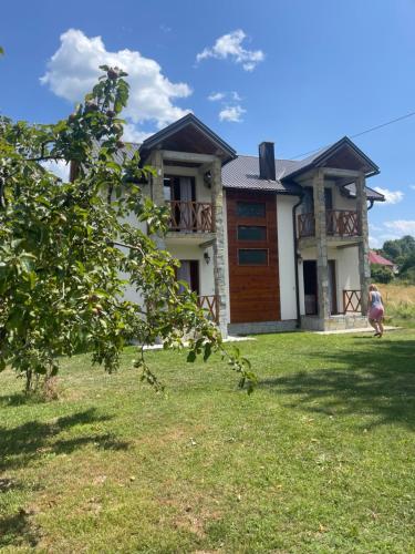 Chalet Montenegrina with jacuzzi in Kolasin