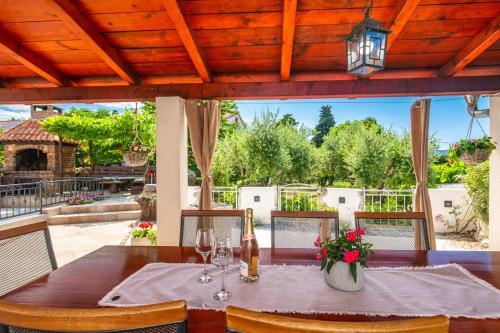 Holiday house ANABELLA – khách sạn tại Milohnići