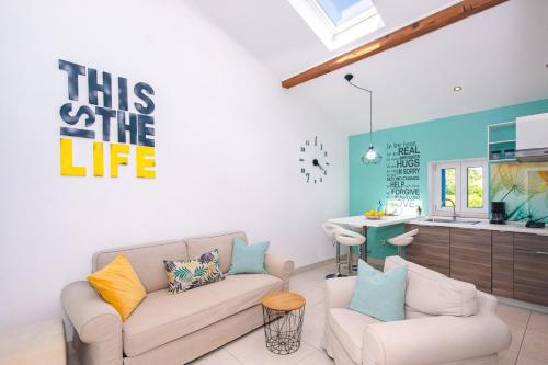 Tamburika colorful apartment in rustica area 1