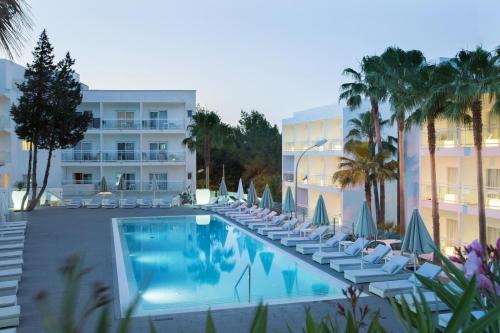 泳池, 伊比沙森希瑪爾海灘度假村 (Sensimar Ibiza Beach Resort) in 聖胡安包蒂斯塔