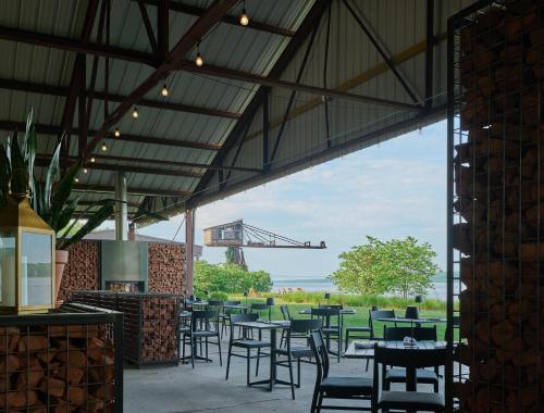 Hutton Brickyards Riverfront Hotel & Venue - 레스토랑
