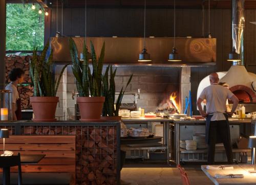 Hutton Brickyards Riverfront Hotel & Venue - 레스토랑