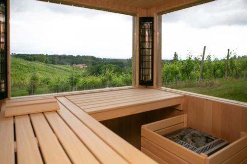 Hisa Vukan - Eco House in middle of vineyard with Sauna!