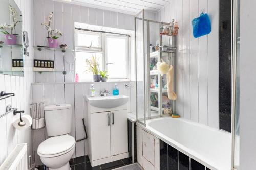 room detail thumbnail 2