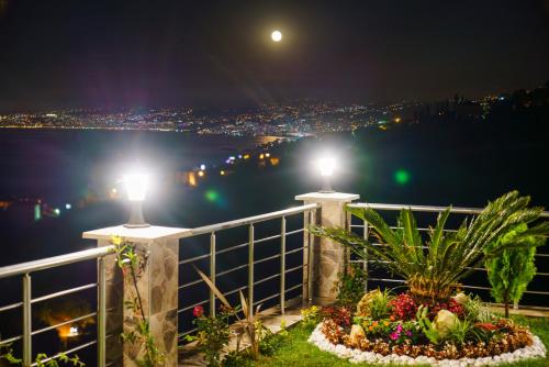 Manzarasıyla Büyüleyen Lüx villa (Manzarasıyla Buyuleyen Lux villa) in Akçakale Mahallesi