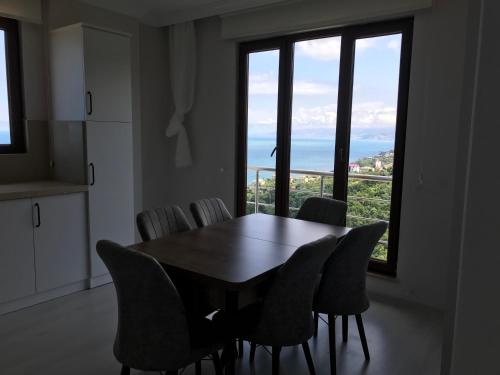Manzarasıyla Büyüleyen Lüx villa (Manzarasıyla Buyuleyen Lux villa) in Akçakale Mahallesi