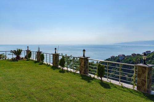 Manzarasıyla Büyüleyen Lüx villa (Manzarasıyla Buyuleyen Lux villa) in Akçakale Mahallesi
