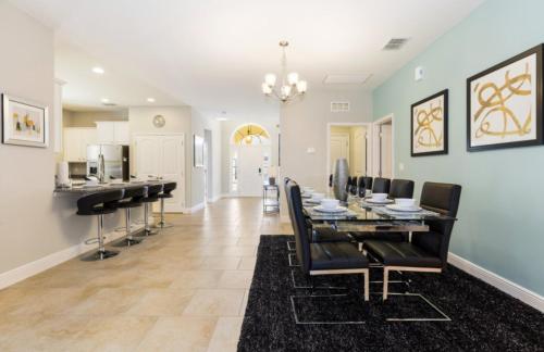 Luxury 5-Bed Accessible Villa in Davenport in Davenport, USA